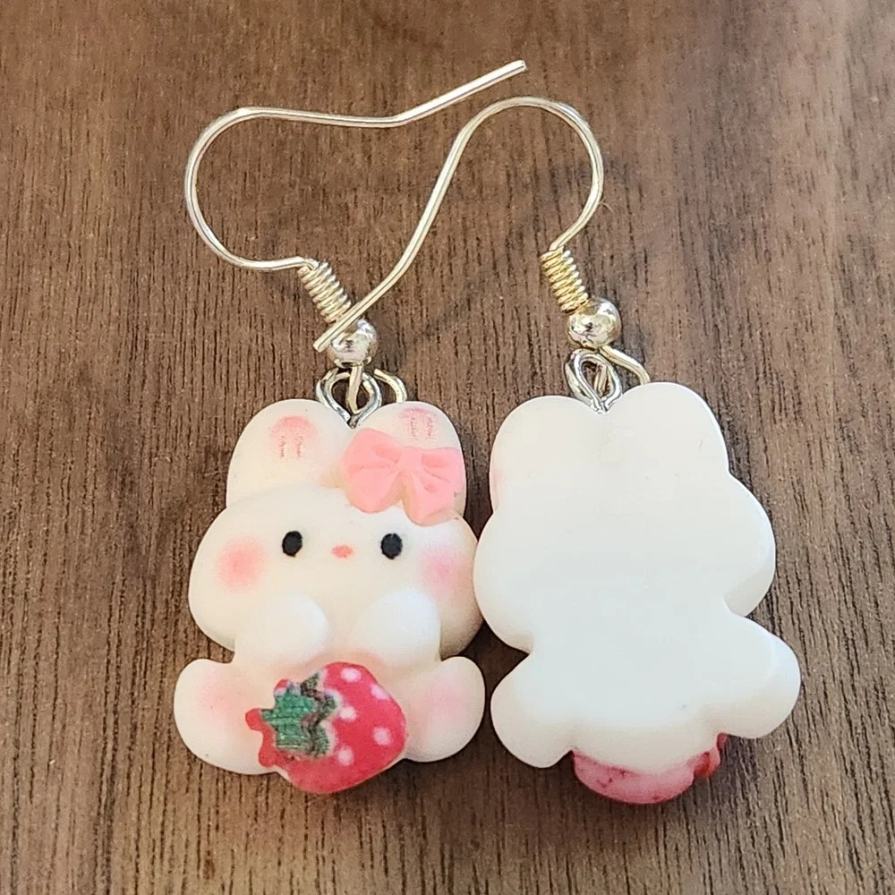 Handcrafted White Bunny w/Strawberry Dangle Drop Earrings NEW‎ Female Easter